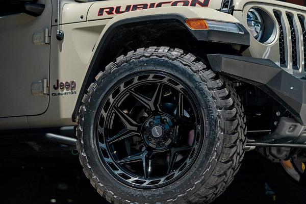 Фото дисков 4PLAY 4P55 Черный глянец на Jeep Gladiator II (JT)