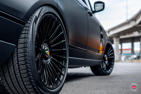Фото дисков Vossen S17-13 Черный глянец на Range Rover IV