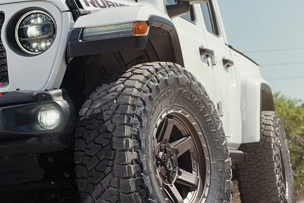 Фото дисков 4PLAY 4PS63 Сатиновая бронза на Jeep Gladiator II (JT)
