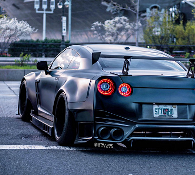 Фото дисков Strasse Wheels SV2 Deep Concave FS на Nissan GT-R