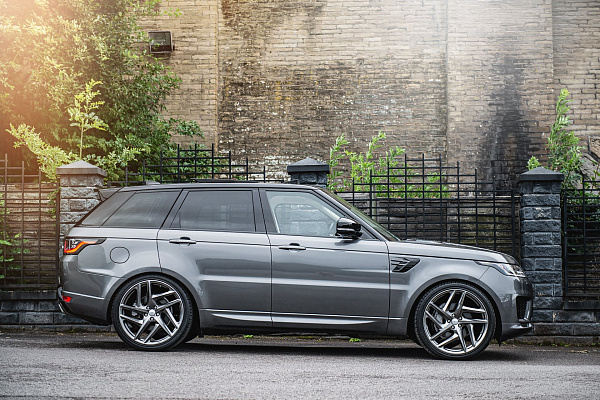 Фото дисков Kahn Type 52 RS Глянцевый тонированный лак на Land Rover Range Rover Sport II