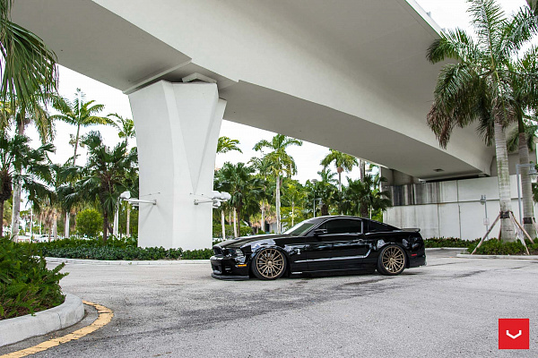 Фото дисков Vossen VFS-2 Сатиновая бронза на Ford Mustang V