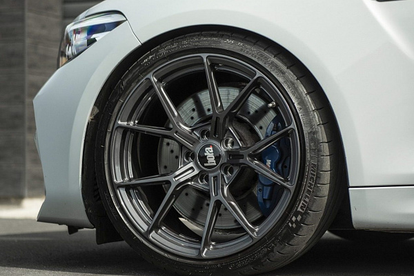 Фото дисков Bola FLY Глянцевый графит на BMW 2/M2 (F22/F87)