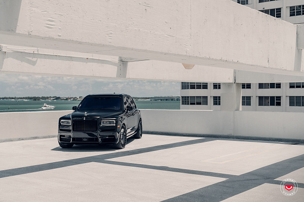 Фото дисков Vossen S17-18 Черный глянец на Rolls-Royce Cullinan
