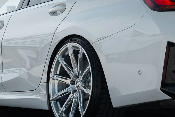 Фото дисков Radi8 R806 Глянцевый лак на BMW 3/M3 (G2x/G80)