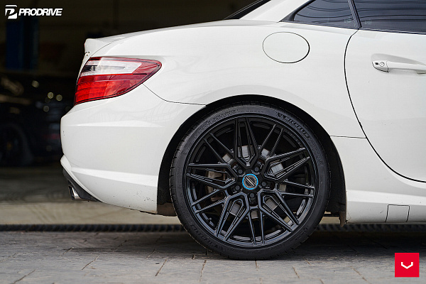 Фото дисков Vossen HF-7 Черный глянец на Mercedes-Benz SLK (R172)