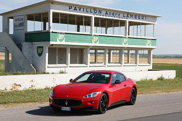 Фото дисков Maserati TRIDENT Черный глянец на Maserati GranTurismo I