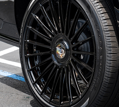 Фото дисков Vossen HF-8 на Cadillac Escalade V