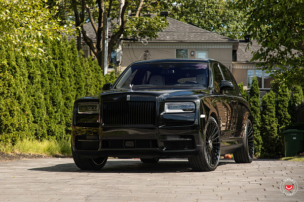 Фото дисков Vossen S17-13 Черный глянец на Rolls-Royce Cullinan