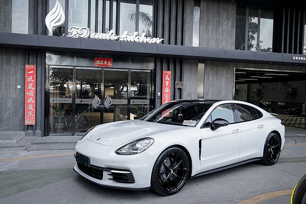 Фото дисков HRE P101 Черный глянец на Porsche Panamera II