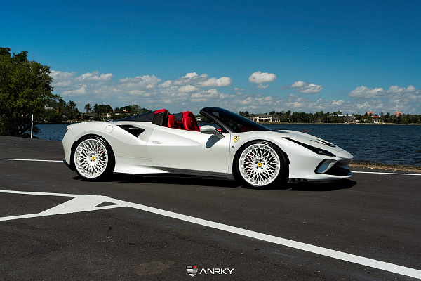 Фото дисков Anrky RS7.3 Белый сатин на Ferrari F8