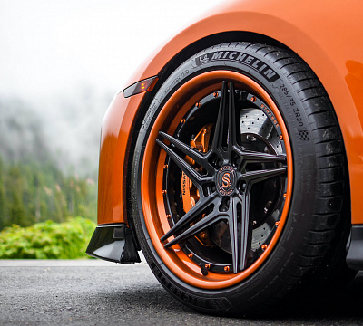 Фото дисков Strasse Wheels SV2T Deep Concave FS на Nissan GT-R