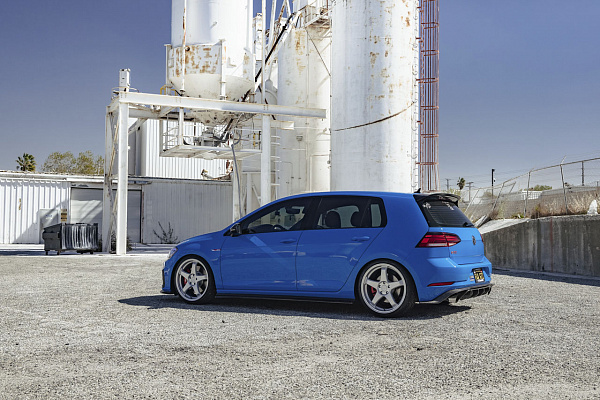 Фото дисков Motegi Racing CS5 Серебро на Volkswagen Golf VII