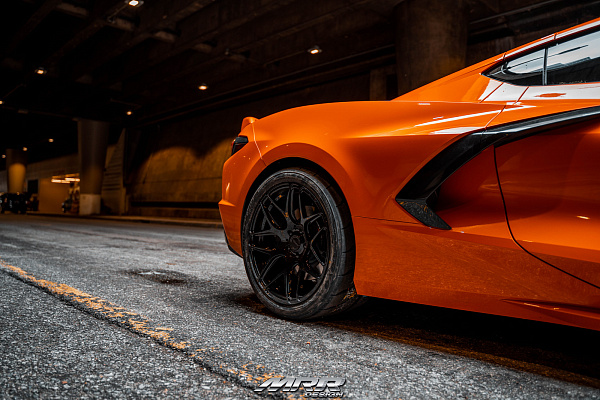Фото дисков MRR FS01 Черный глянец на Chevrolet Corvette C8