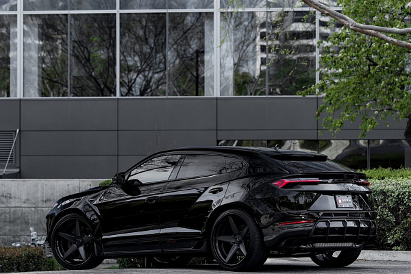 Фото дисков Anrky RS5.3 Черный сатин на Lamborghini Urus