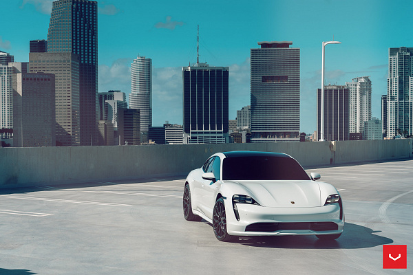 Фото дисков Vossen HF-2 Черный глянец на Porsche Taycan I