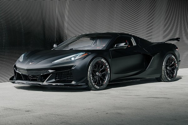 Фото дисков Brixton Forged PF13 R / RS Черный глянец на Chevrolet Corvette C8