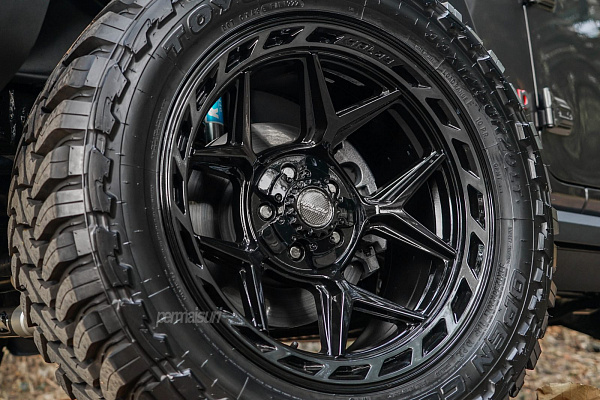 Фото дисков 4PLAY 4P55 Черный глянец на Jeep Wrangler IV (JL)