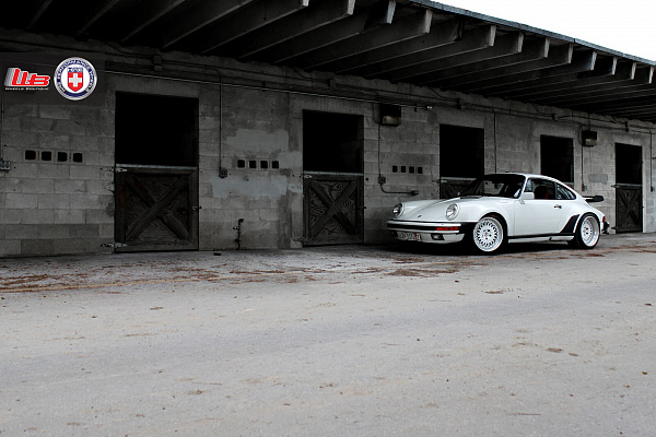 Фото дисков HRE 501 Белый глянец на Porsche 911 II
