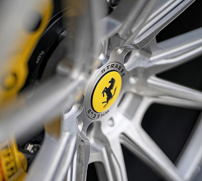 Фото дисков Strasse Wheels SV10 Track на Ferrari SF90
