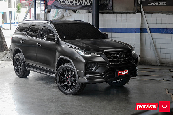 Фото дисков Vossen HF6-4 Черный сатин на Toyota Fortuner II