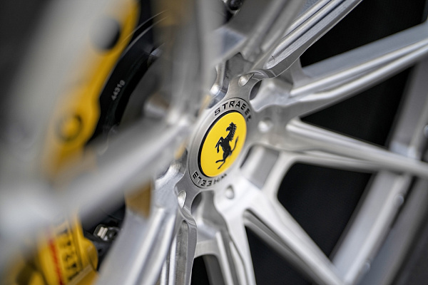 Фото дисков Strasse Wheels SV10 Track Сатиновый лак на Ferrari SF90