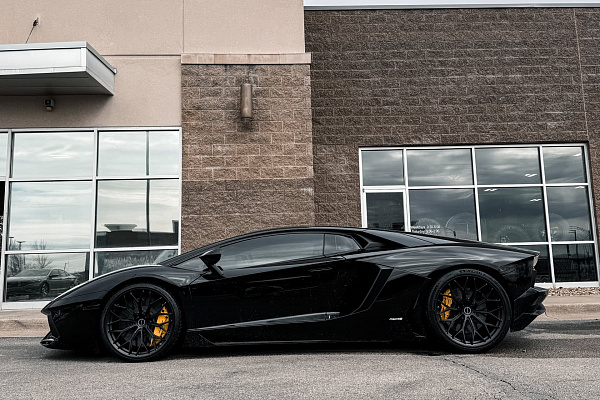 Фото дисков Brixton Forged FDE01 Черный сатин на Lamborghini Aventador