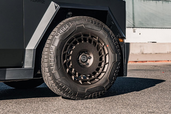 Фото дисков Brixton Forged TR09 AERO1 Другой цвет на Tesla Cybertruck