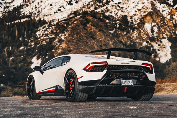 Фото дисков Brixton Forged PF10 Черный сатин на Lamborghini Huracan