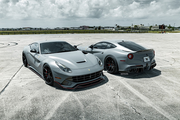 Фото дисков Strasse Wheels SM5RT Deep Concave Monoblock Черный глянец на Ferrari 812