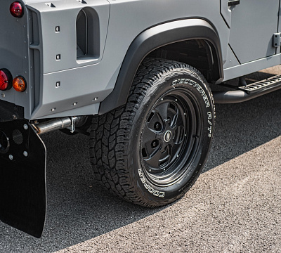 Фото дисков Kahn Rostyle Inspired RS на Land Rover Defender I