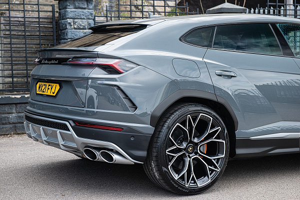 Фото дисков Kahn Type 53 Алмазная проточка на Lamborghini Urus