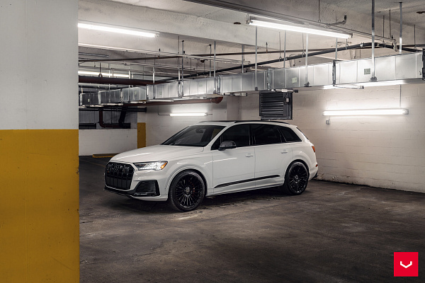 Фото дисков Vossen HF-8 Черный глянец на Audi Q7 (4M)