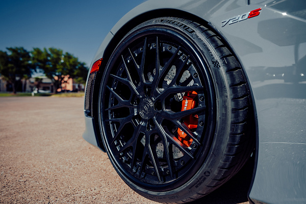 Фото дисков Strasse Wheels SV10M Deep Concave FS Черный сатин на McLaren 720S