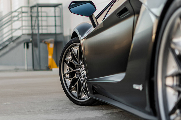 Фото дисков HRE S200 Глянцевый тонированный лак на Lamborghini Aventador