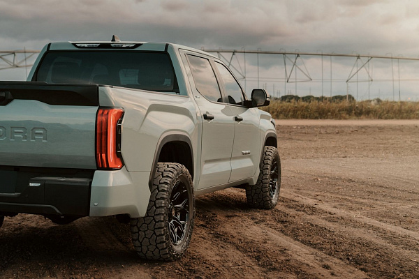 Фото дисков 4PLAY 4P83 Черный глянец на Toyota Tundra III