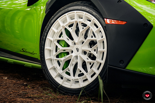 Фото дисков Vossen LC3-02 Белый глянец на Lamborghini Huracan