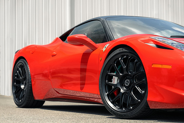 Фото дисков Brixton Forged TR08 Черный сатин на Ferrari 458