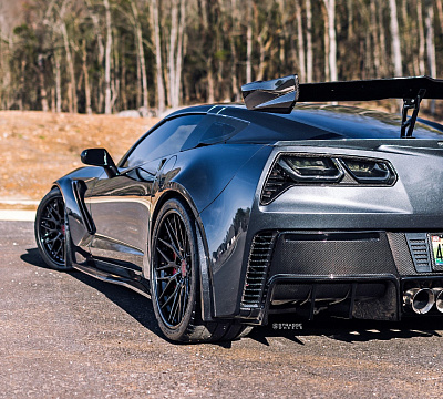 Фото дисков Strasse Wheels SV10M Deep Concave FS на Chevrolet Corvette C7
