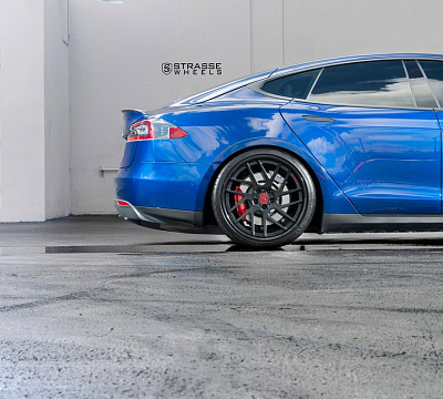 Фото дисков Strasse Wheels SM7T Deep Concave на Tesla Model S