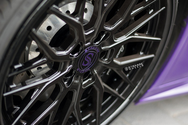 Фото дисков Strasse Wheels SV10M Deep Concave FS Черный глянец на Lamborghini Huracan