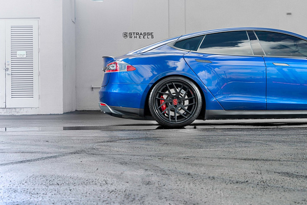 Фото дисков Strasse Wheels SM7T Deep Concave Черный матовый на Tesla Model S