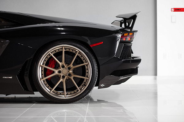Фото дисков Anrky AN32 Сатиновая шампань на Lamborghini Aventador