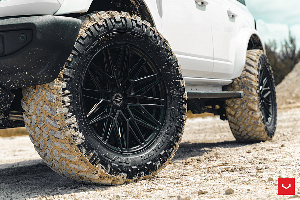 Фото дисков Vossen HF6-5 Черный сатин на Ford Bronco