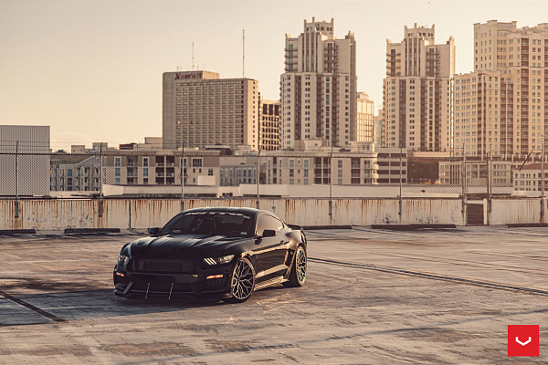 Фото дисков Vossen HF-2 Алмазная проточка на Ford Mustang VI