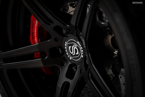 Фото дисков Strasse Wheels SP5R Deep Concave Duoblock Черный матовый на Chevrolet Corvette C7