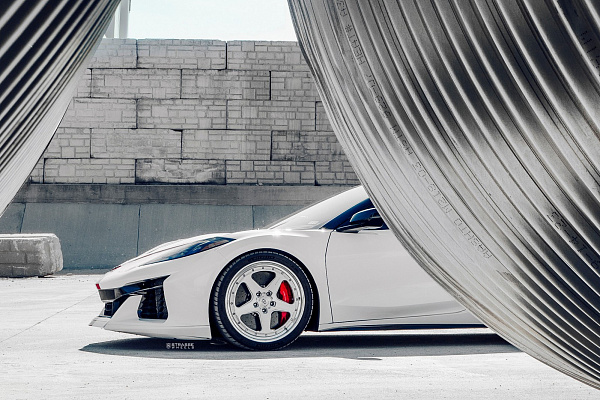 Фото дисков Strasse Wheels S5 Track Глянцевый лак на Chevrolet Corvette C8