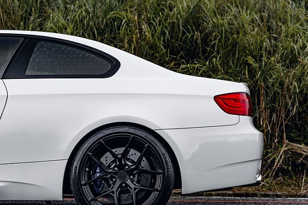 Фото дисков MRR NES SS-1.1 Черный глянец на BMW 3/M3 (E90)