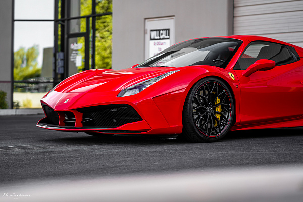 Фото дисков Brixton Forged CM6-R Черный глянец на Ferrari 488