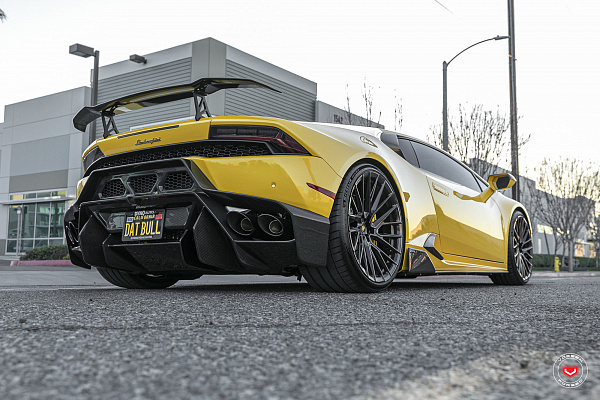 Фото дисков Vossen EVO-6T Черный глянец на Lamborghini Huracan